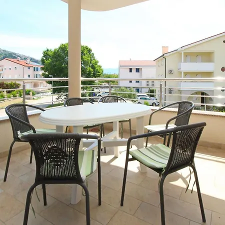 In Mit Terrasse By Interhome Daire Baška