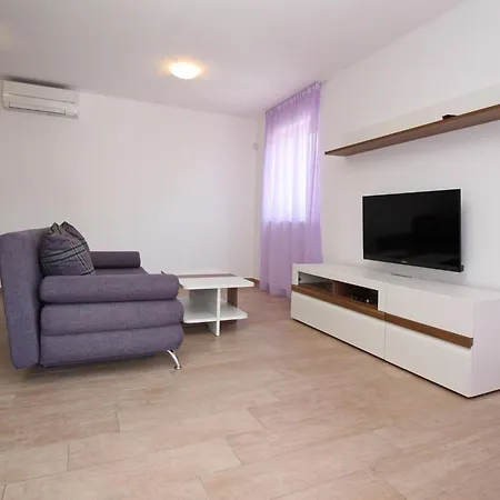 In Mit Terrasse By Interhome Baška