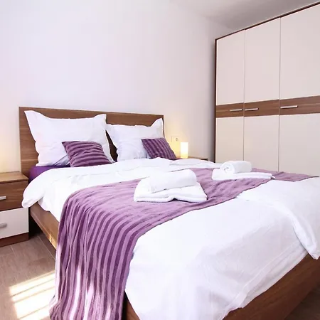 Apartmán In Mit Terrasse By Interhome Baška