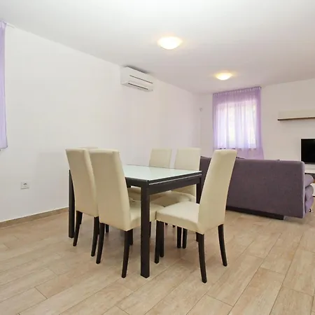 In Mit Terrasse By Interhome *