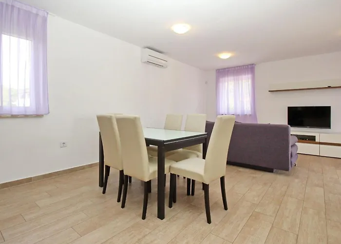 In Mit Terrasse By Interhome *